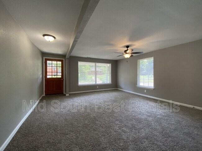 Foto del edificio - 3075 Parker Rd