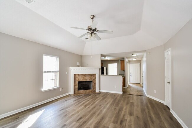Foto del edificio - 7862 Fallstone Rd