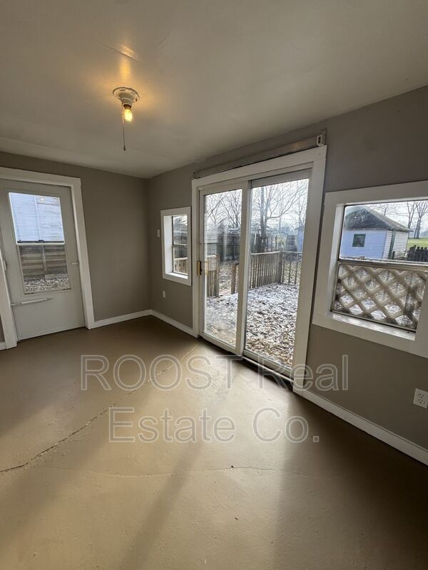 Foto del edificio - 1027 W Pleasant St