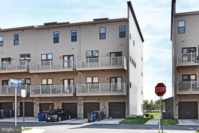 Building Photo - 44858 Tiverton Sq