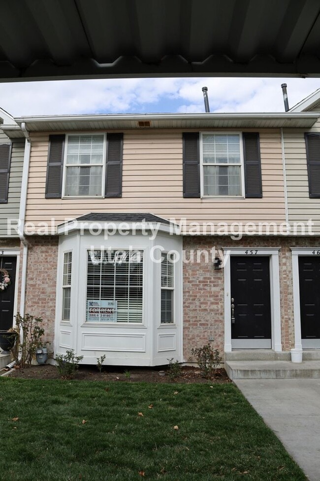 Building Photo - Short term Lease! Pet Friendly Townhome
