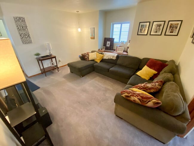 LR - 5517 Claybourne St