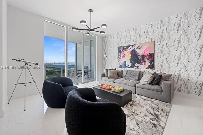 Foto del edificio - 15811 Collins Ave