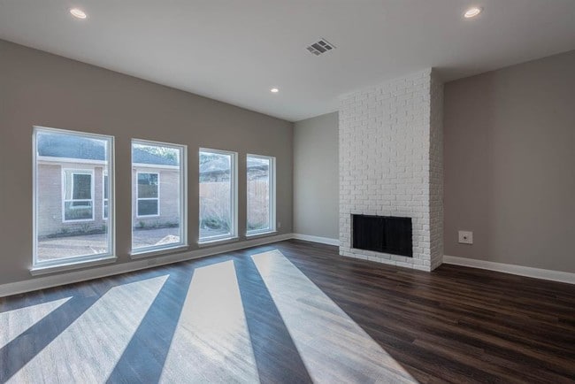 Building Photo - 1010 Glacier Hill Dr