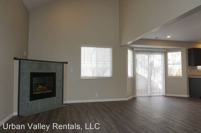 Building Photo - 3 br, 2.5 bath House - 925 E Old Williams Ct.