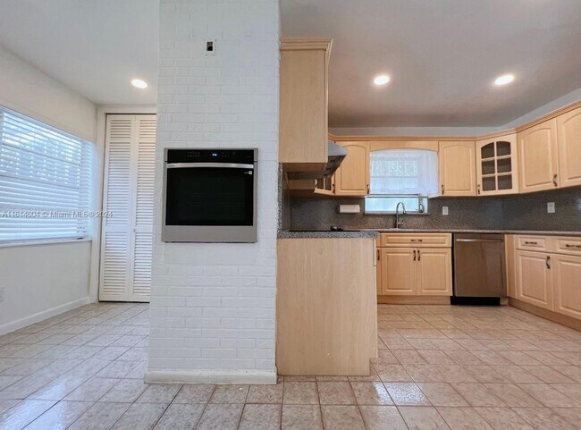Foto del edificio - 4220 SW 14th St