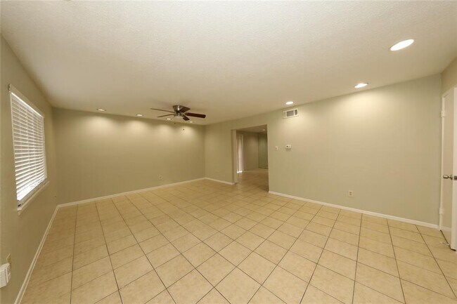 Building Photo - 8342 La Roche Ln