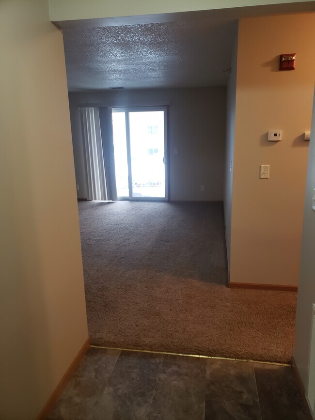 Building Photo - 875 Bahls Dr
