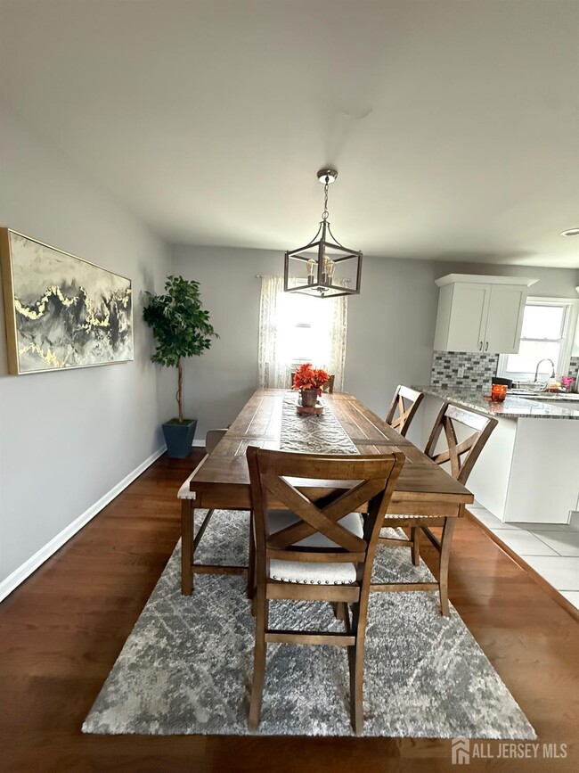 Building Photo - 308 Oak Pl