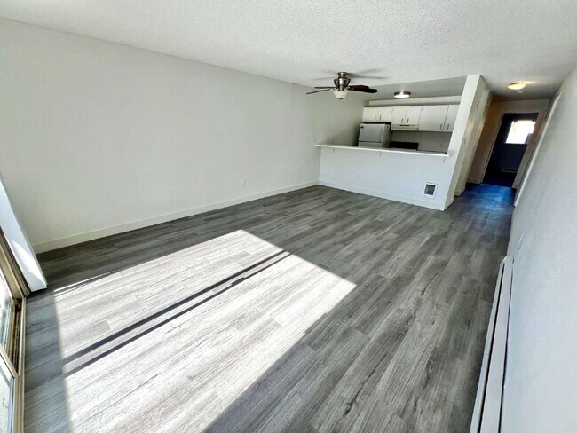 Building Photo - Scenic Lakeside Apartment for Rent - Federal Way
