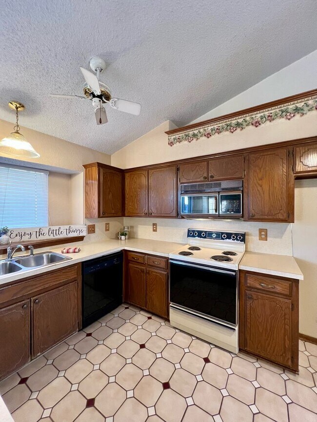 Foto del edificio - Spacious Home in South OkC- Westmoore Scho...