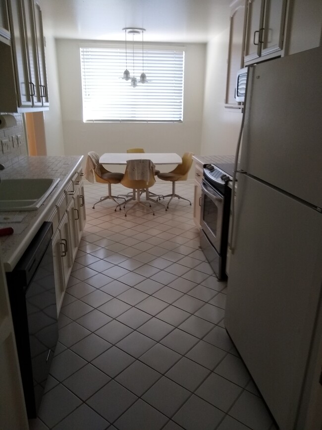 kitchen and breakfast nook - 1880 VETERAN Ave