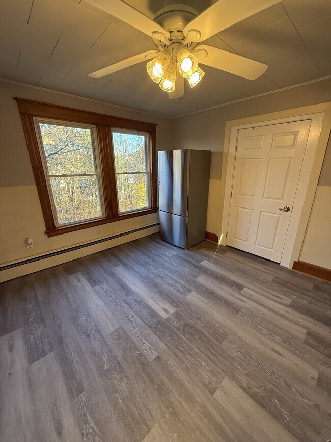 Foto del edificio - 584 Pleasant St