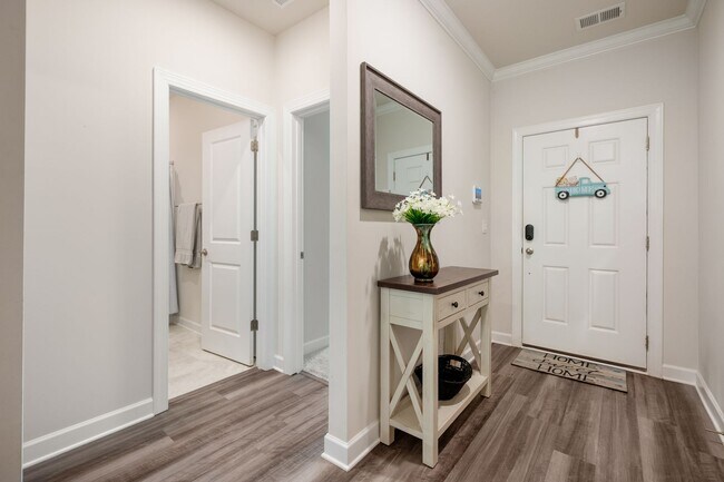 Foto del edificio - SOLAR Powered 3-Bedroom, 2-Bathroom Single...