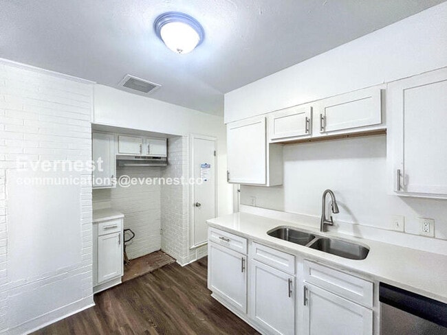 Building Photo - 3601 Hendricks Ave