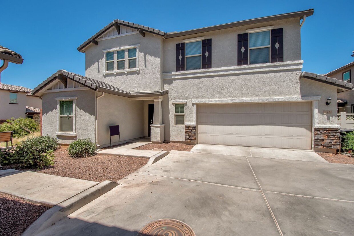 Foto principal - Updated 4 bed/3 bath Home in Gilbert