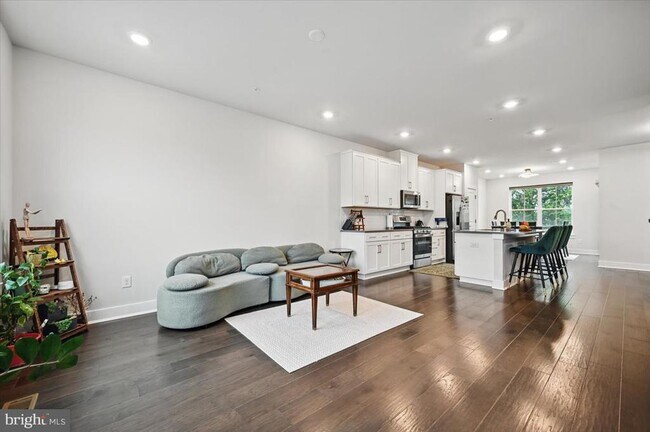 Foto del edificio - 825 Pecan Rd
