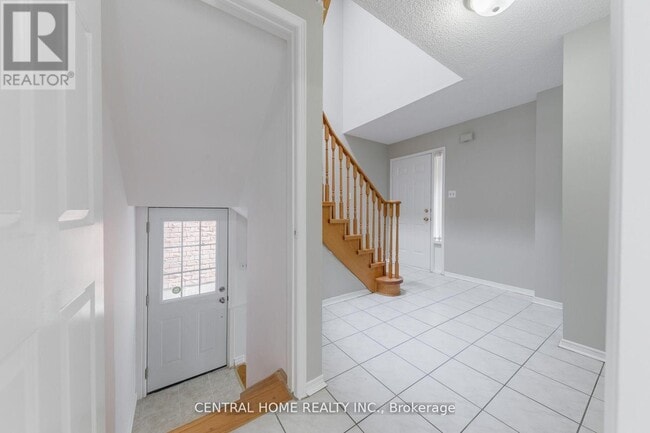 Building Photo - 90 Stather Crescent