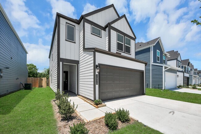 Building Photo - 2138 Olivos St