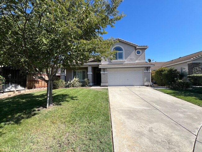 Building Photo - Spacious, Beautiful Elk Grove Home on a Cu...