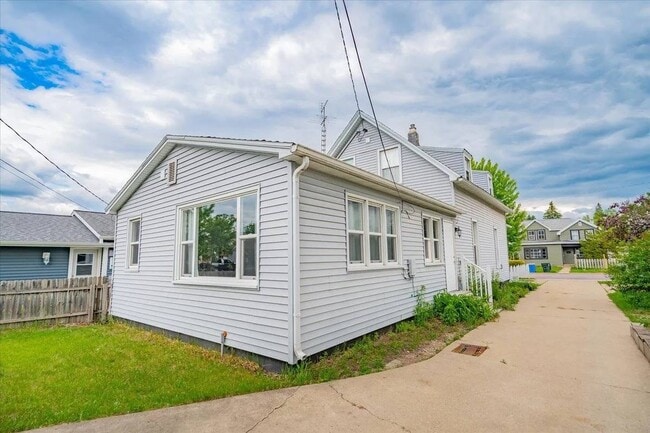 Building Photo - 614 Dewitt St