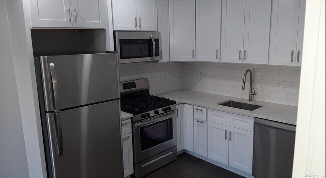 Building Photo - 6 Davison Ave