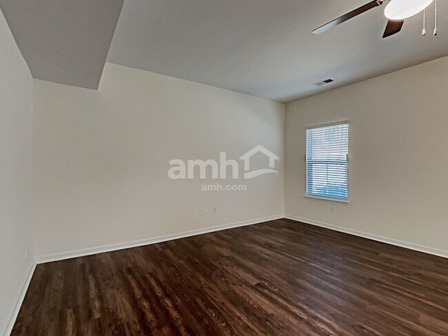 Building Photo - 5066 Twin River Dr