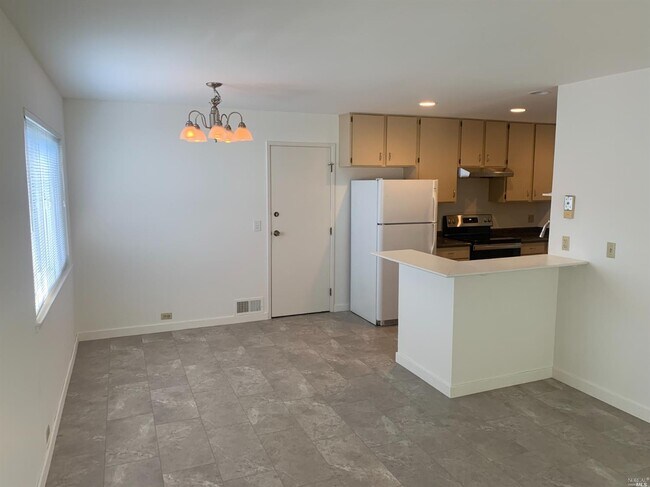 Building Photo - 590 Marin Oaks Dr