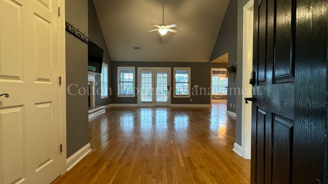 Building Photo - 4BR/3BA Well appointed home in the gated c...