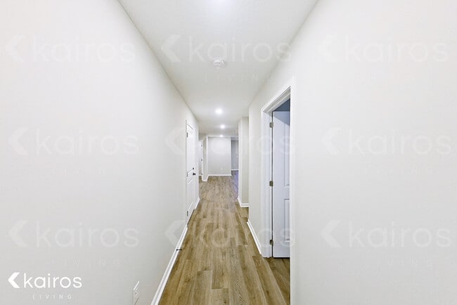 Building Photo - 10 Bungalow Cir