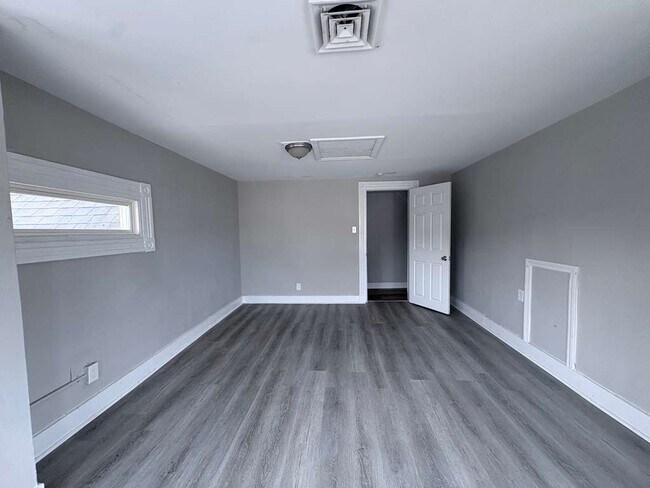 Foto del edificio - 578 Howard Ave