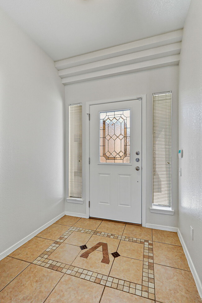 Building Photo - "Spacious 4-Bed Oasis with Granite Touches...