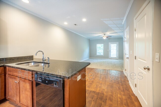 Foto del edificio - 107 Point Pl