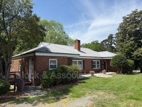 Building Photo - 227 Lexington Rd