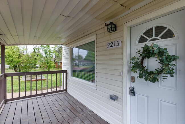 Foto del edificio - 2215 Bell Ave NW