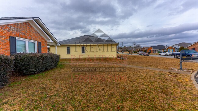 Foto del edificio - 7039 Stoneybrook Dr