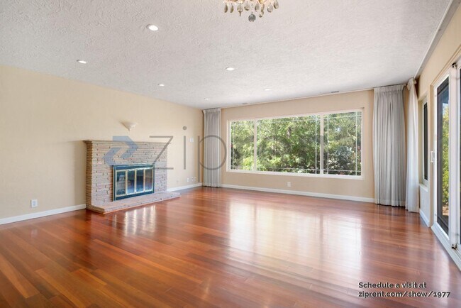Foto del edificio - 10609 Creston Dr