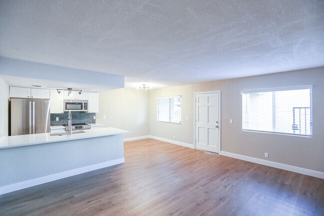 Kitchen/Dinning - 2228 E Campbell Ave