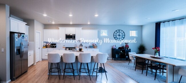 Foto del edificio - Stunning Soundview Estates 5 bedroom home