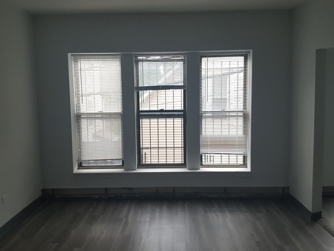 Building Photo - 6800 S Dorchester Ave