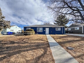 Building Photo - 706 Uvalda St