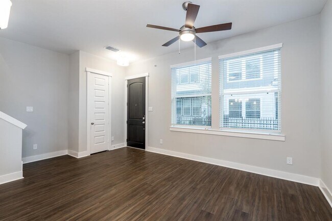 Foto del edificio - 723 Strawberry Pines Ct