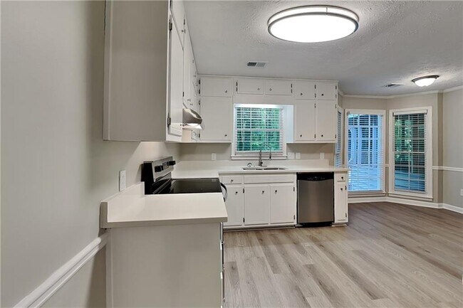 Foto del edificio - 1765 Blackwillow Dr