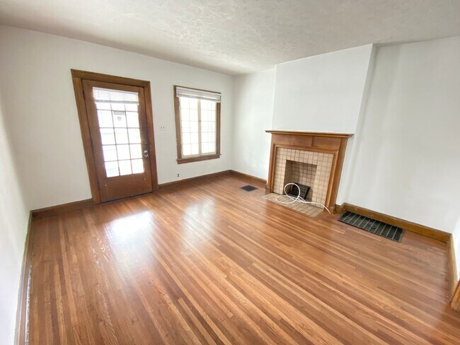 Foto del edificio - Indianola Ave 2890-2892 NSLLC