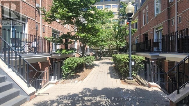 Building Photo - 415 Jarvis St