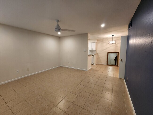 Foto del edificio - 2250 Bering Dr