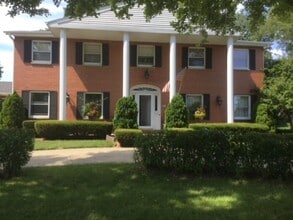 Building Photo - 3730 Foxwood Rd