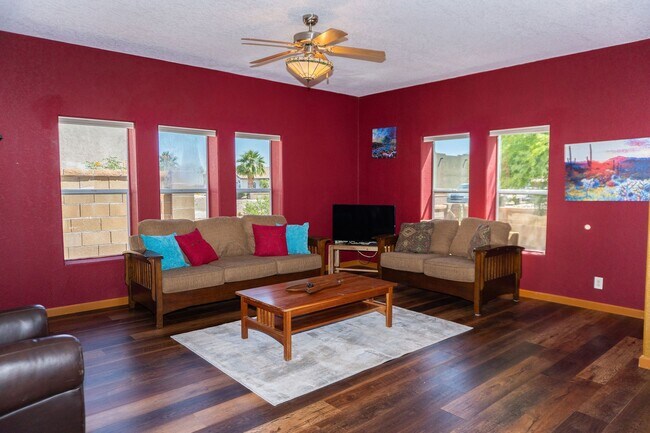 Foto del edificio - Move-In Ready | Fully Furnished | Serene Mountain Views