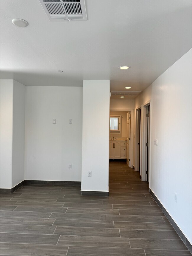 Pasillo - 1128 Jefferson St