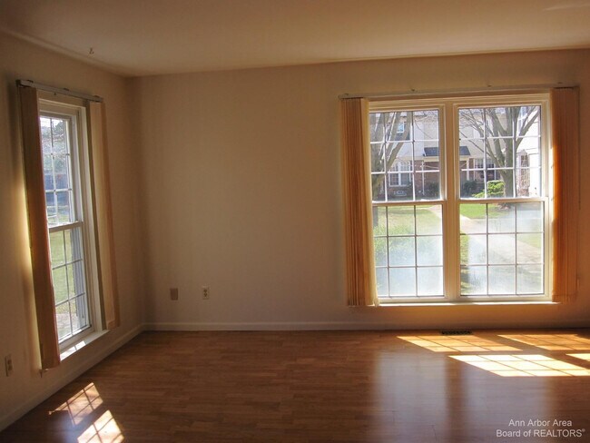 Foto del edificio - 3238 Alpine Dr